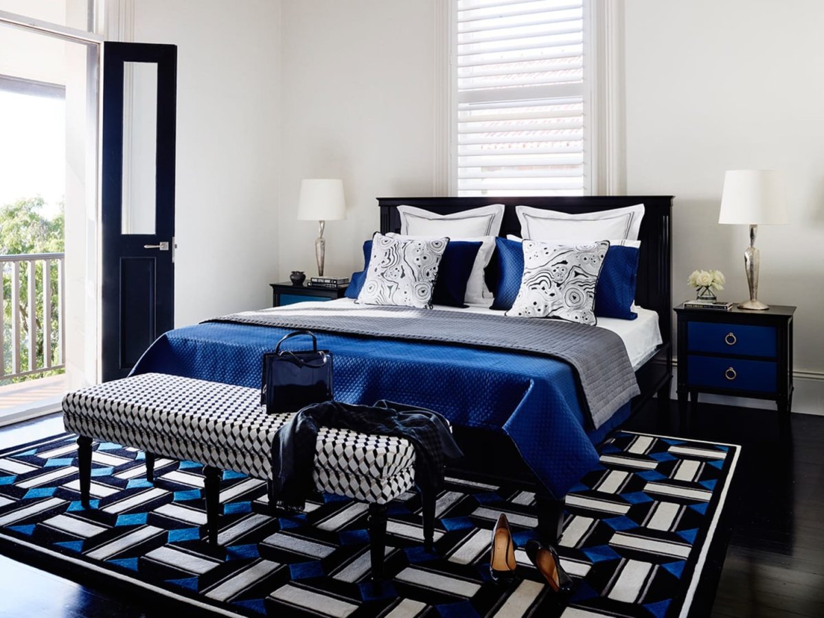 Темно синяя спальня