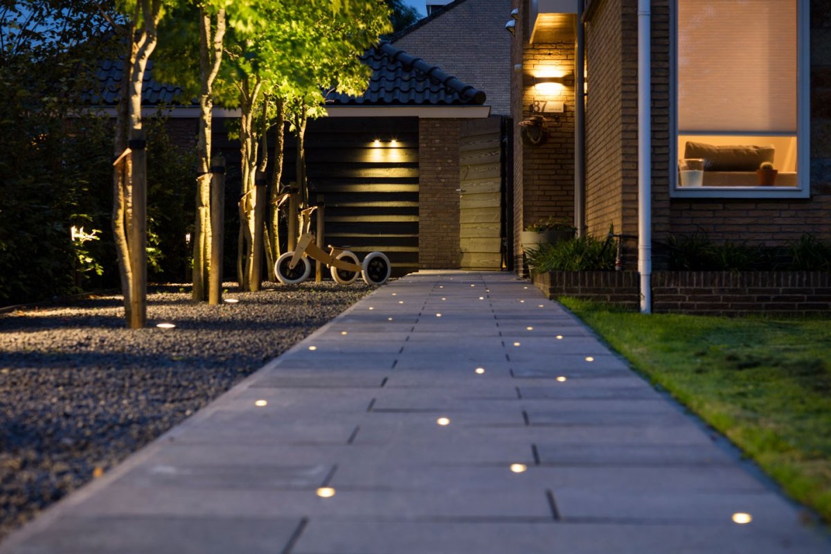 Деревянная дорожка с подсветкой