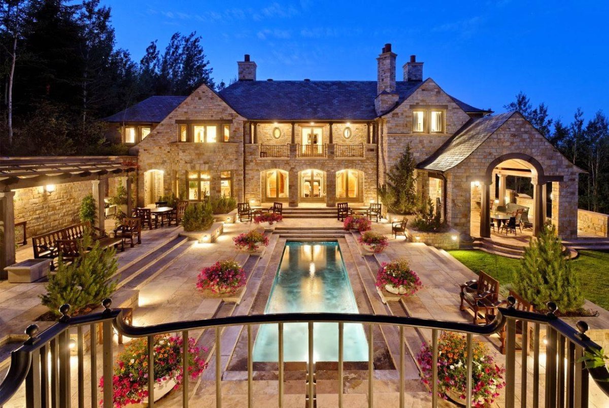 Особняк в Тюдоровском стиле