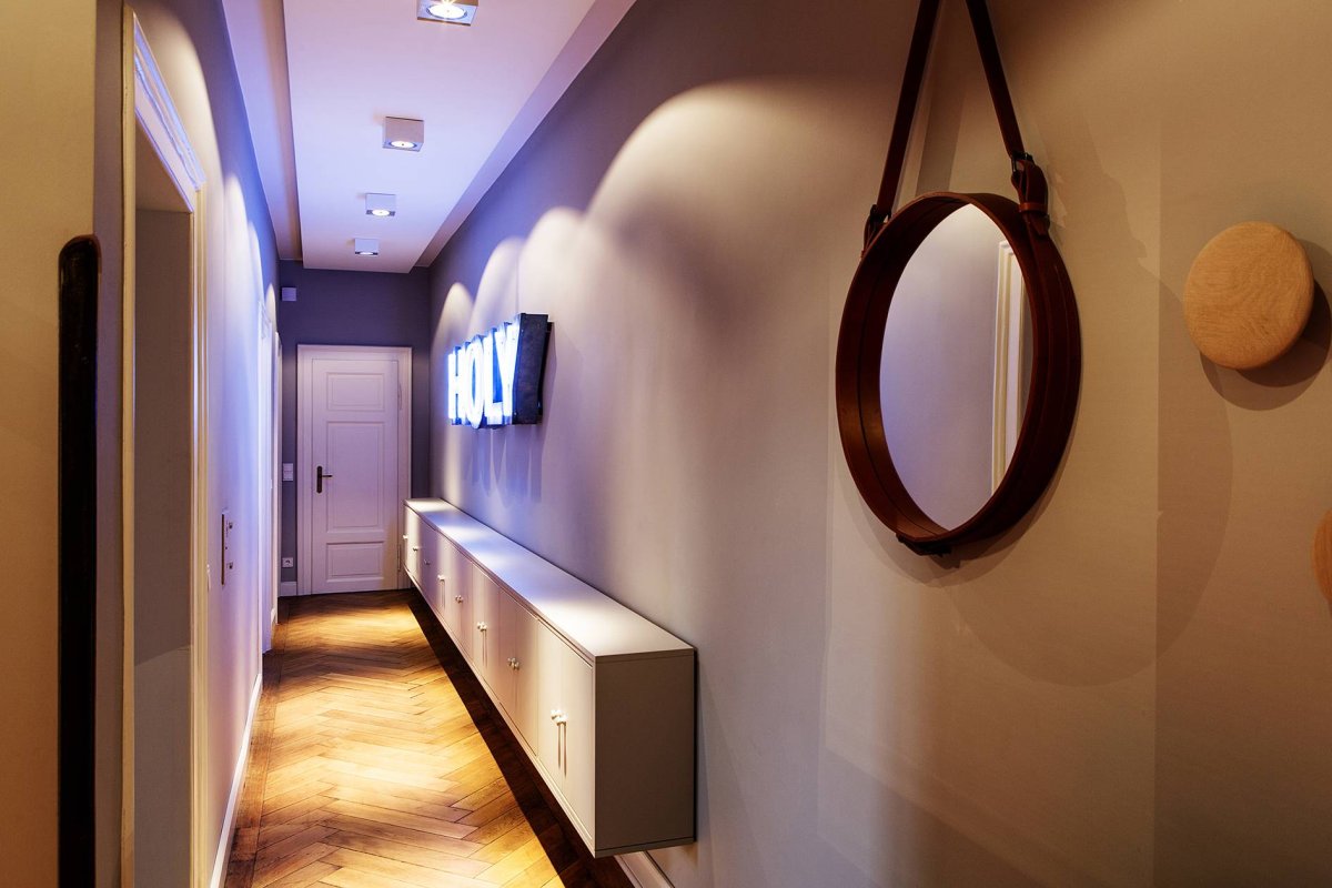 Кирпичики в прихожей