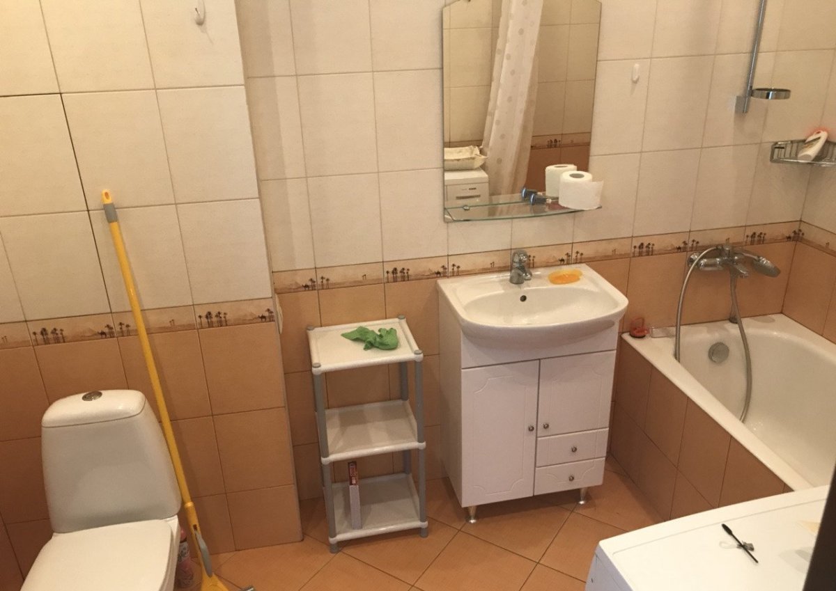 Ванная и туалет 6 кв м в бежево коричневых тонах