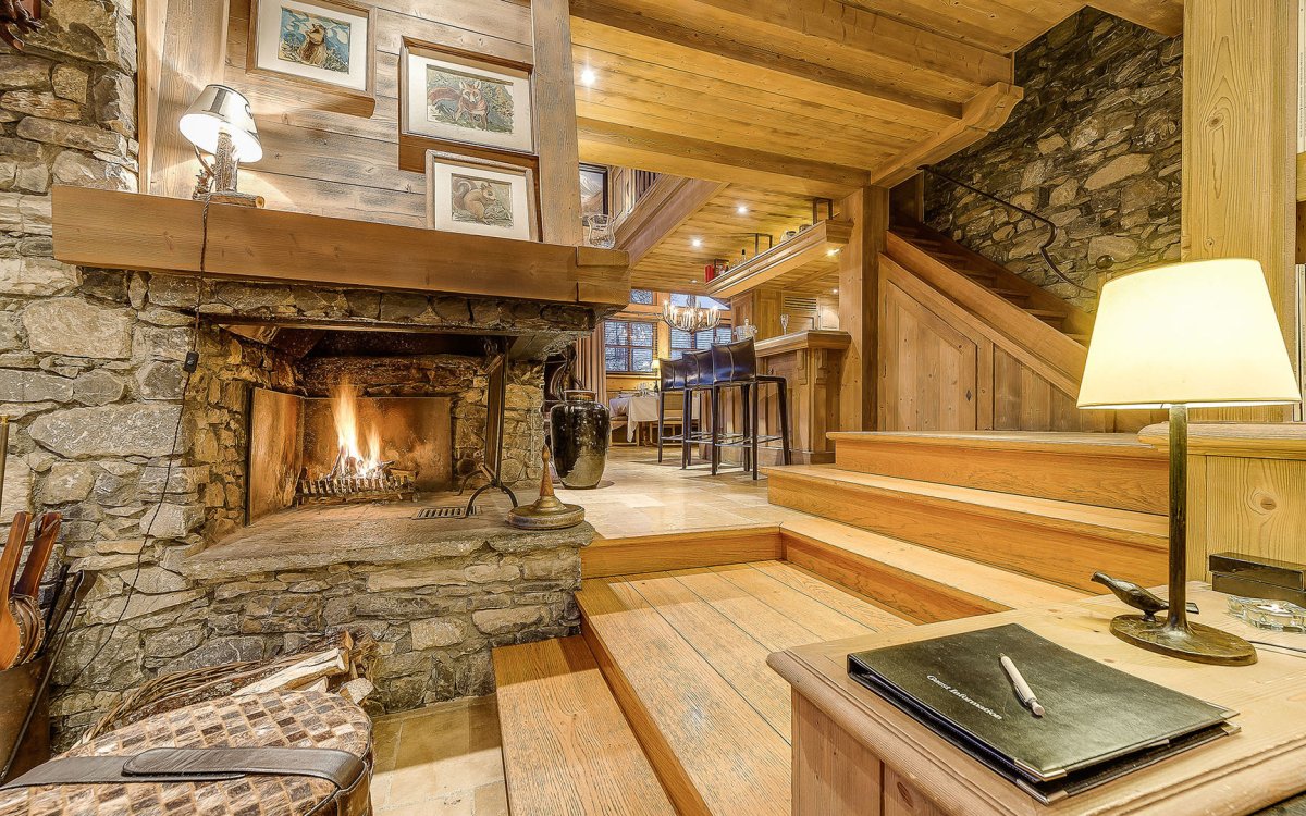 Стиль Шале стен из дерева