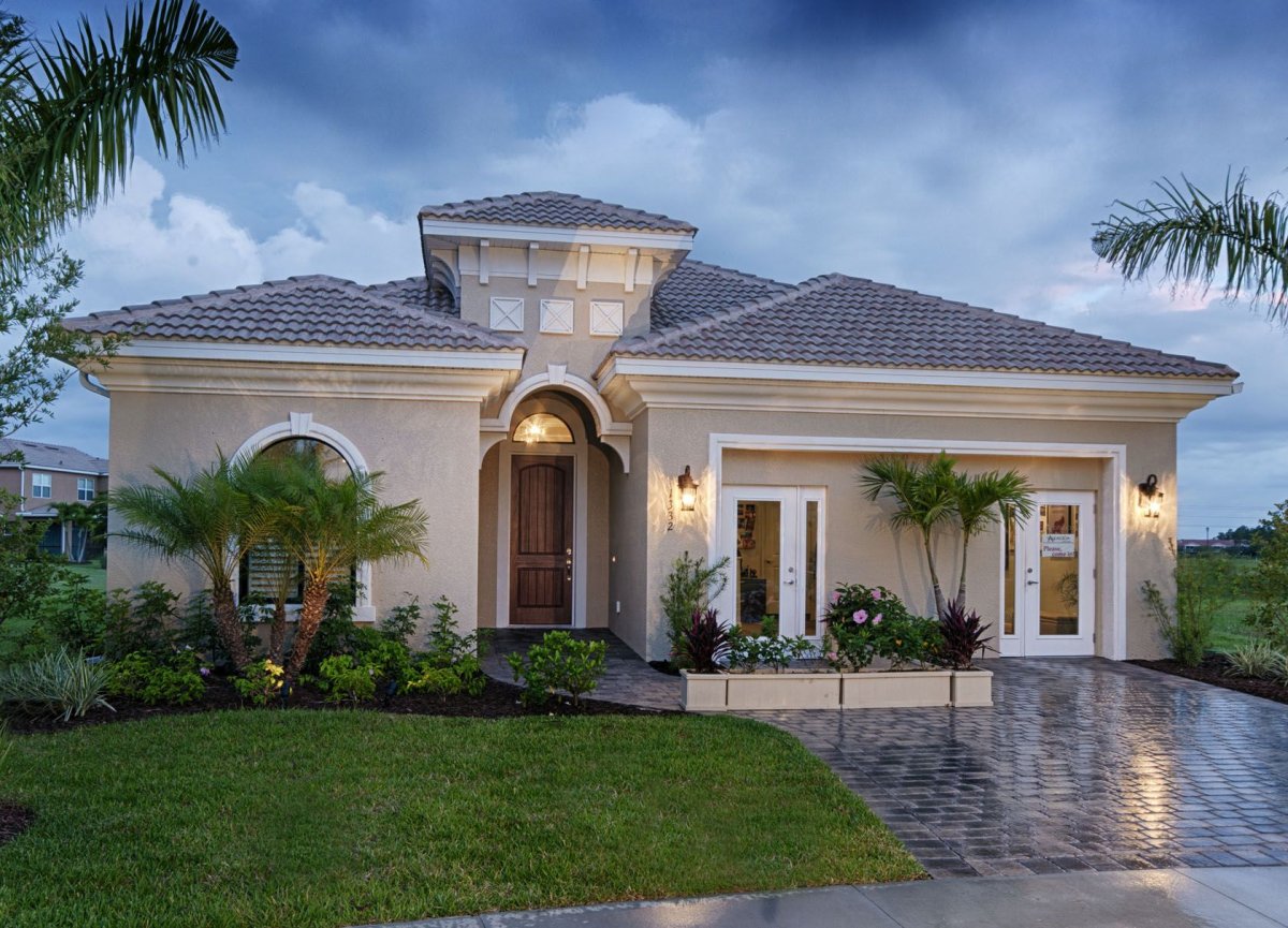 Одноэтажный дом в средиземноморском стиле с террасой