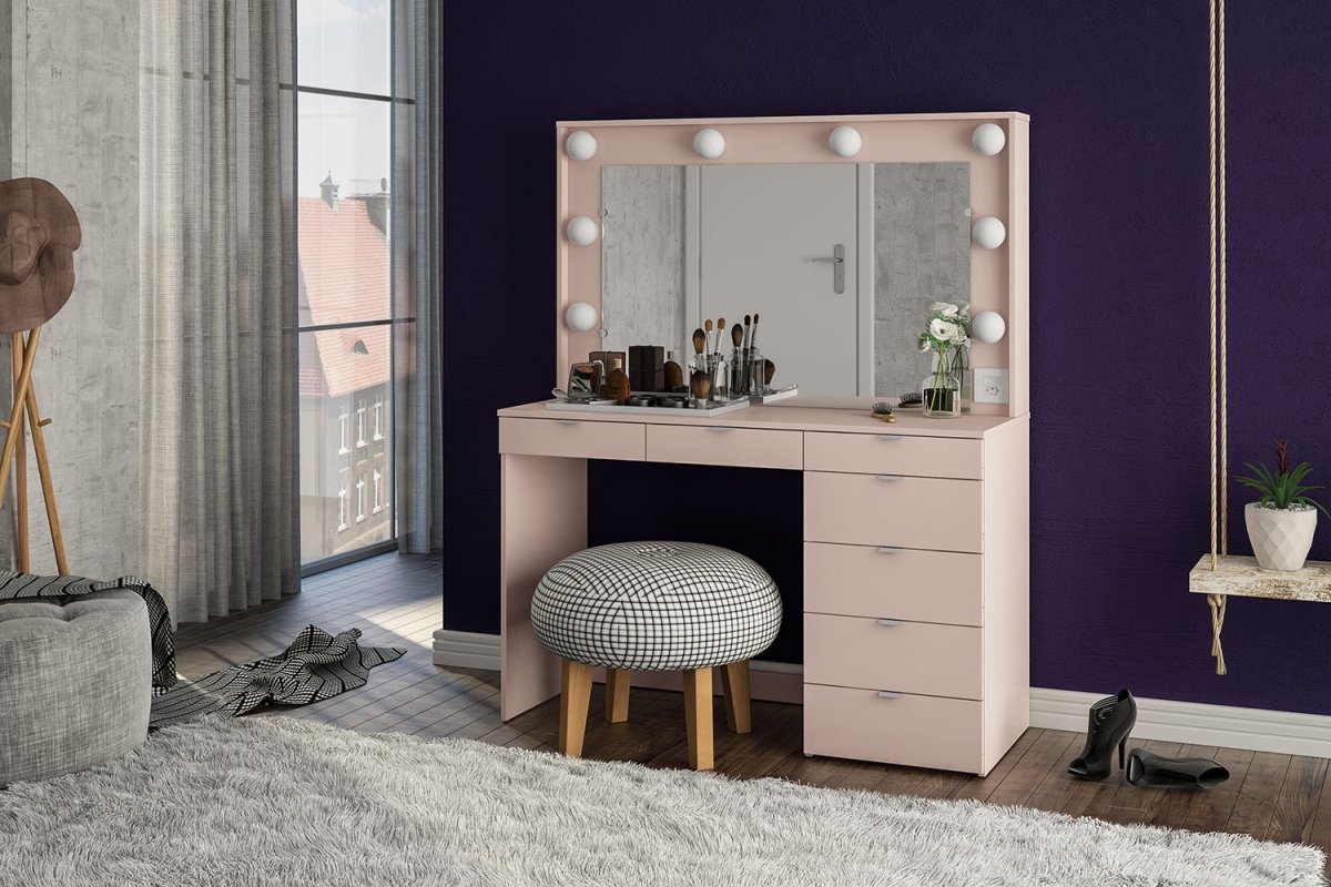 Стильный туалетный столик