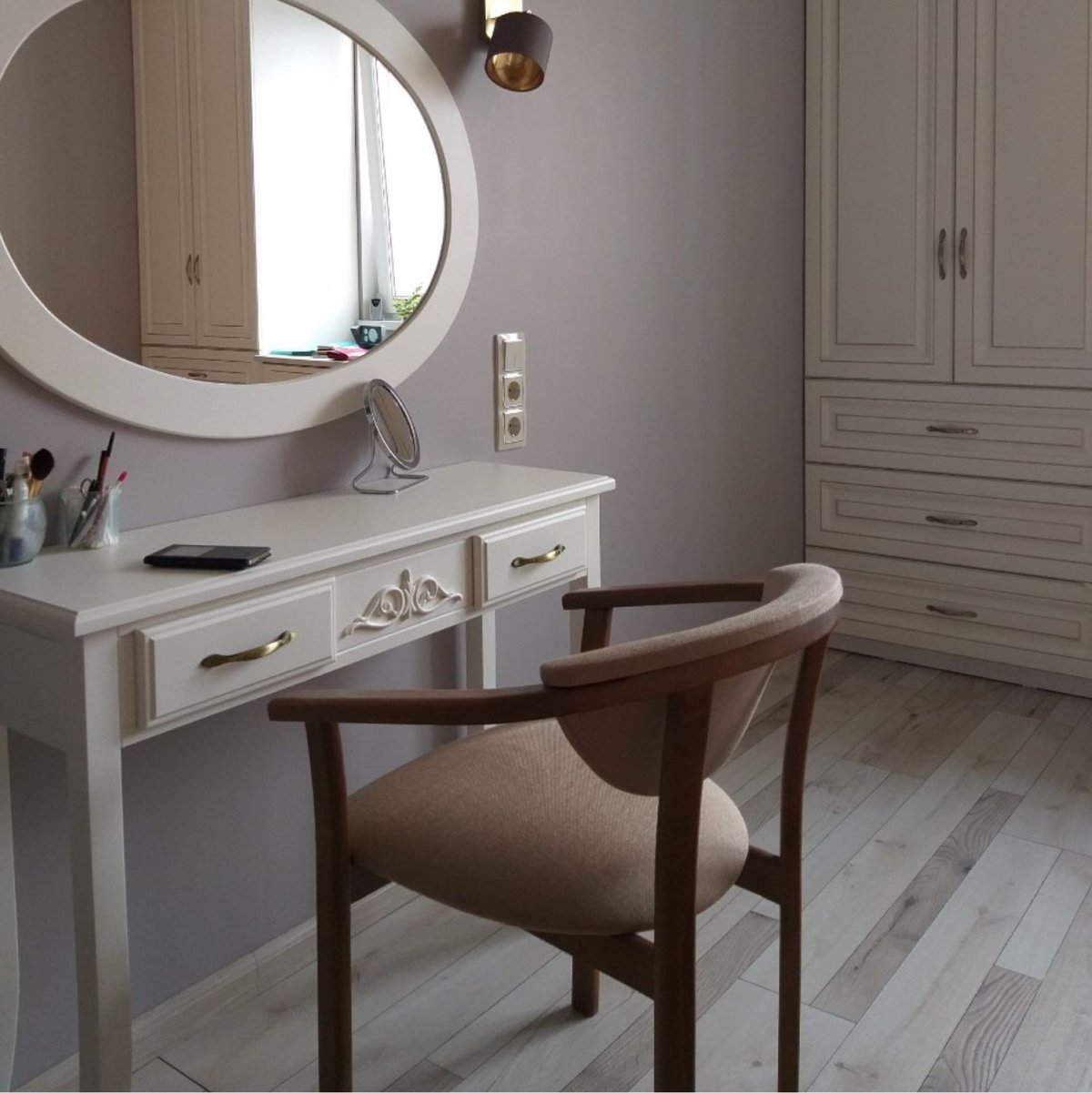 Косметический столик