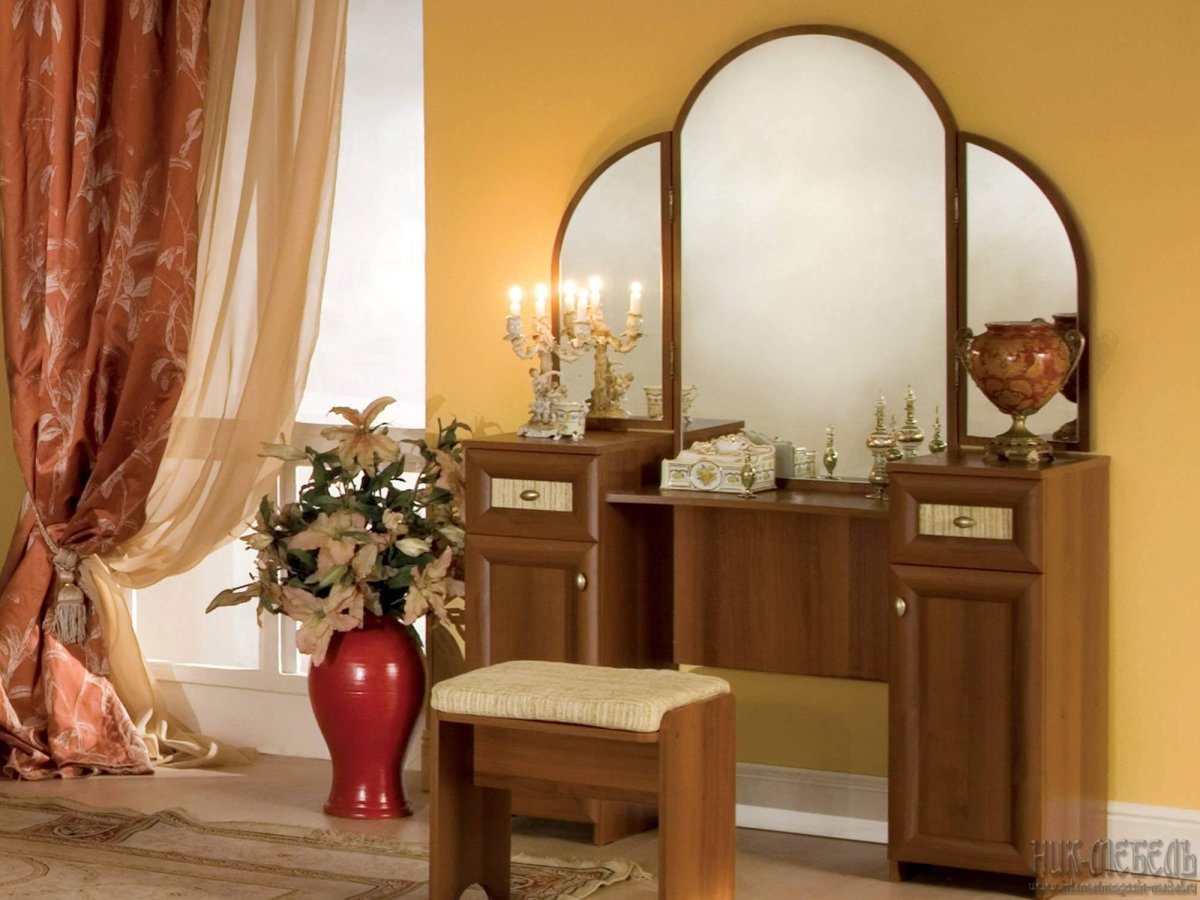 Туалетный столик серого цвета