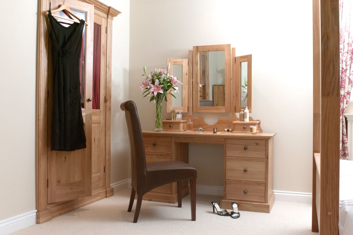 Гримерный столик 2022