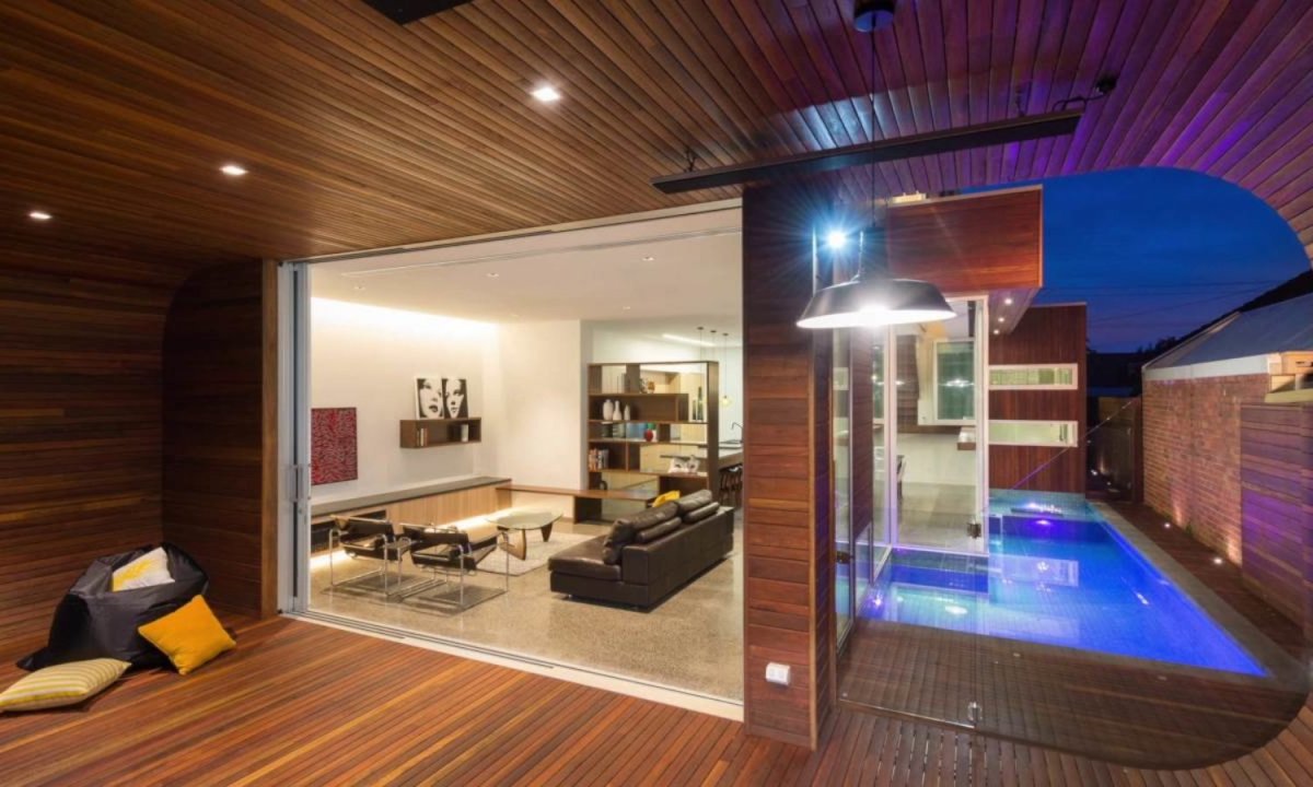 Планкен в коридоре