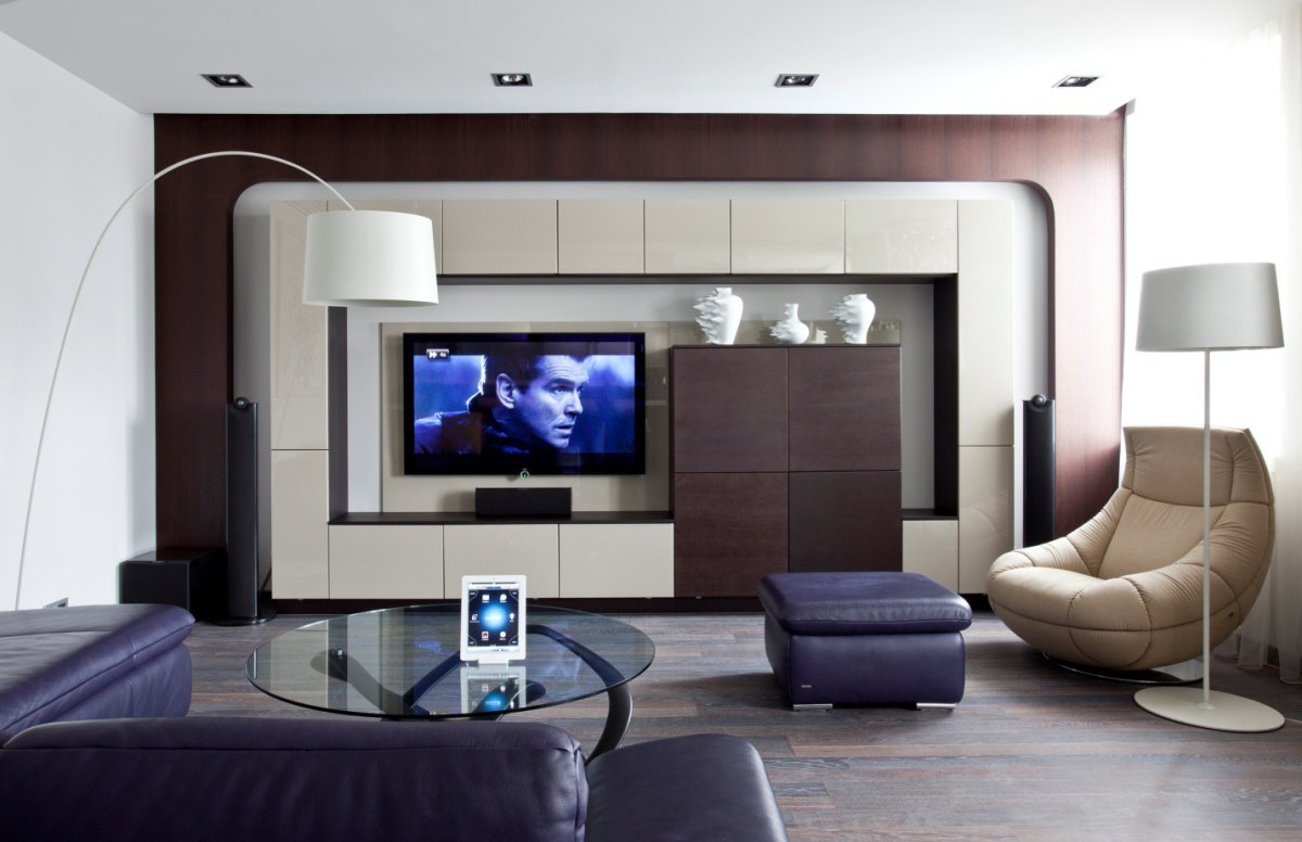 Большой телевизор в гостиной