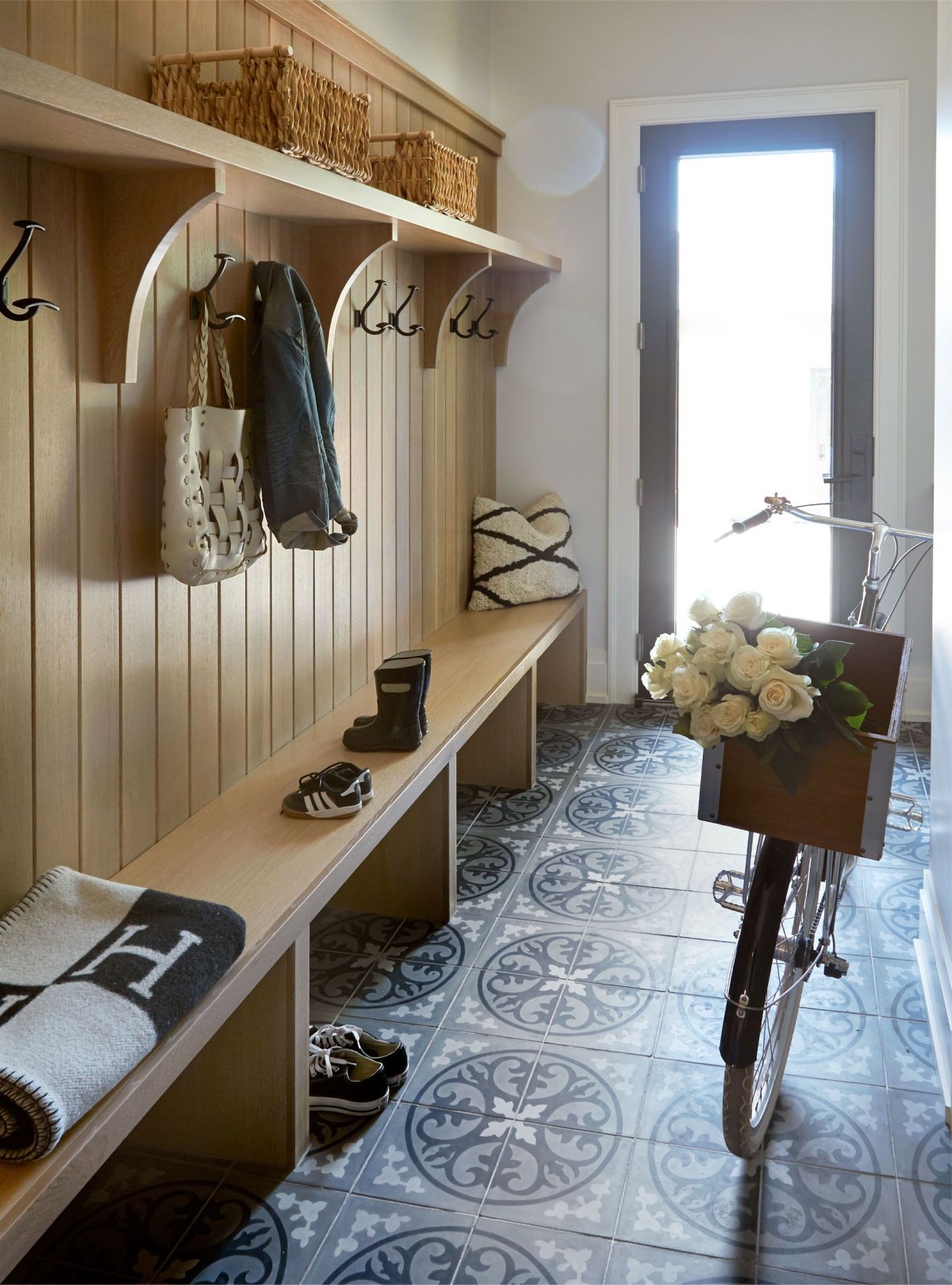 Дизайнерские вешалки в прихожую