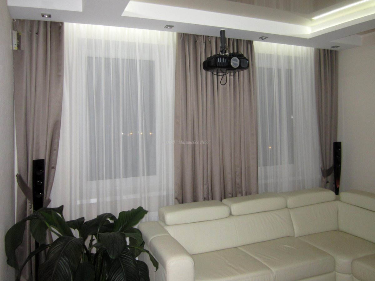 Шторы в однокомнатную квартиру в современном стиле