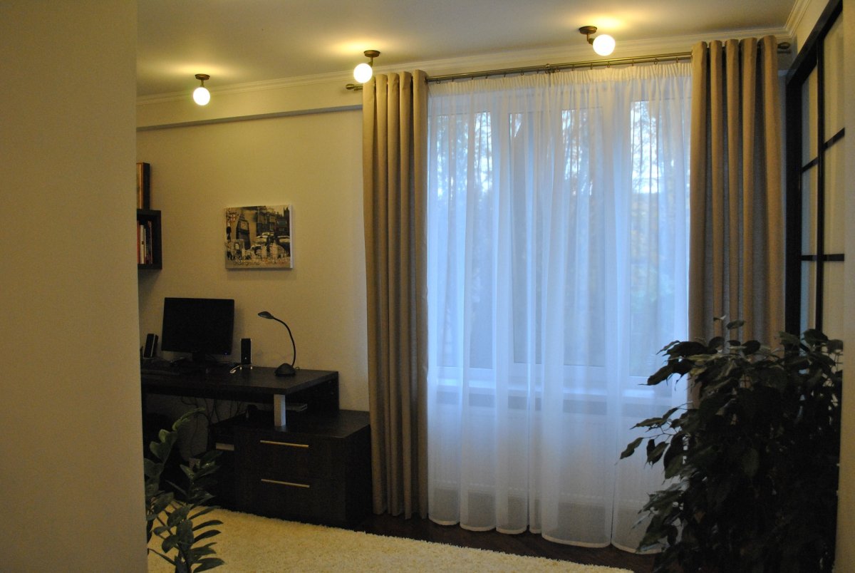 Разделение комнаты шторами