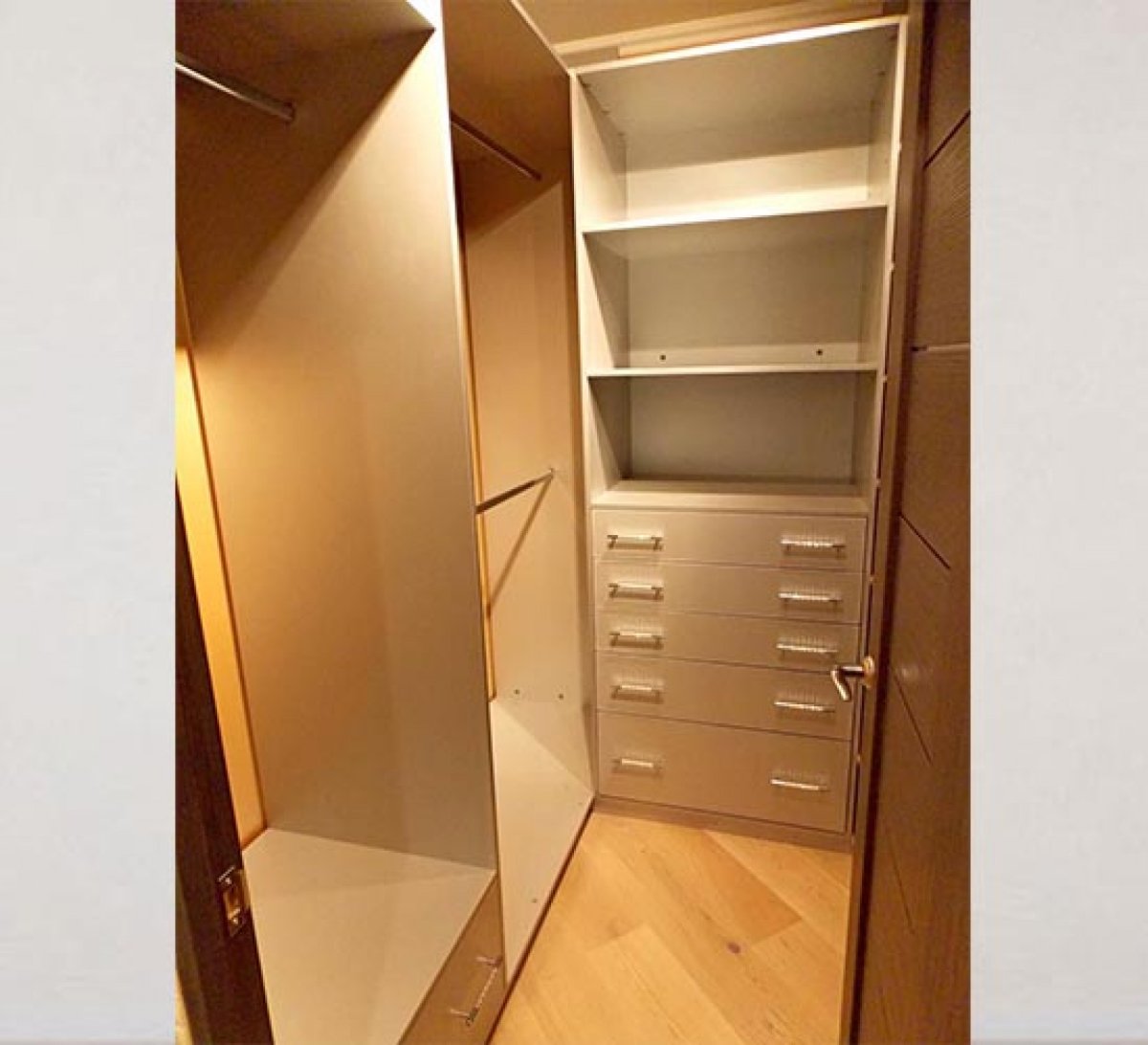 Лидер по встраиваемым гардеробных