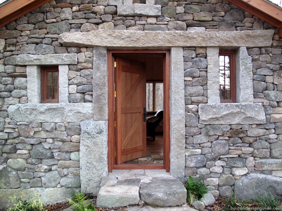 Забор из бутового камня арки