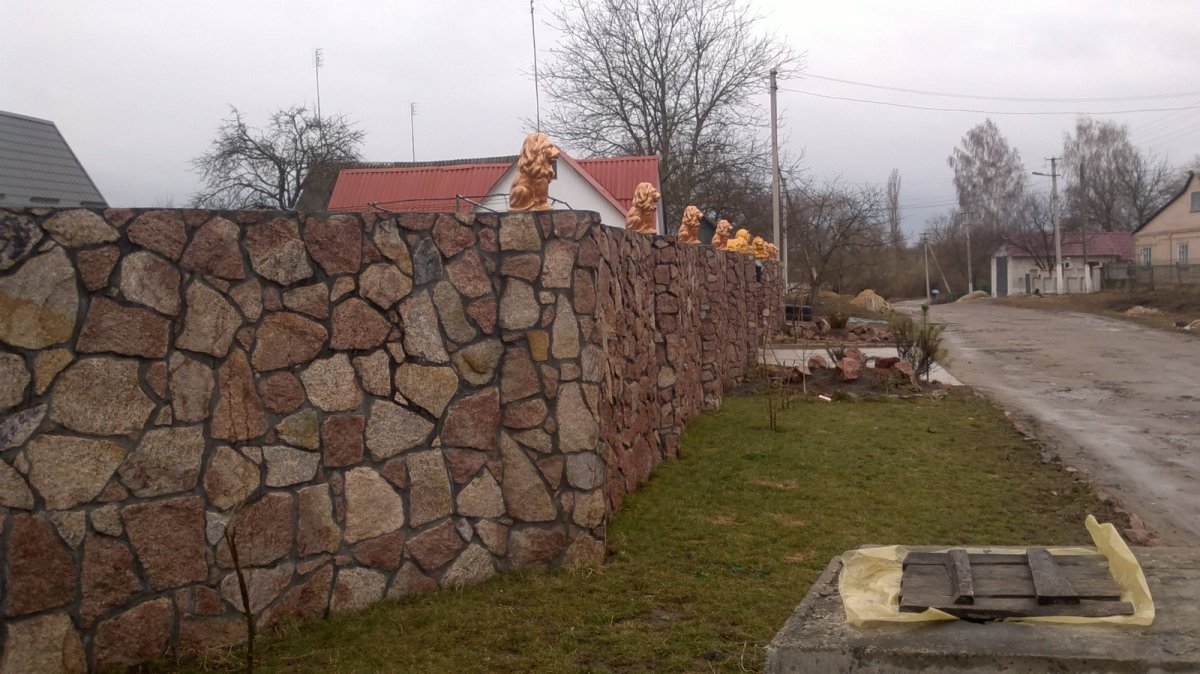 Облицовка речным камнем