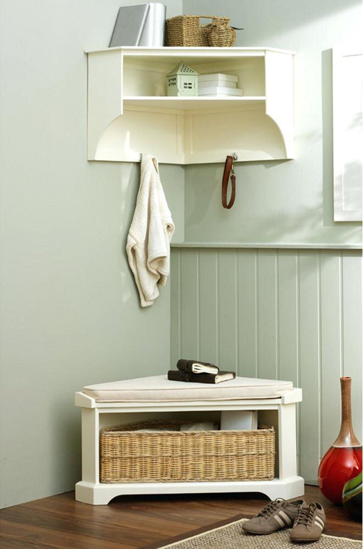 Современные итальянские угловые полки