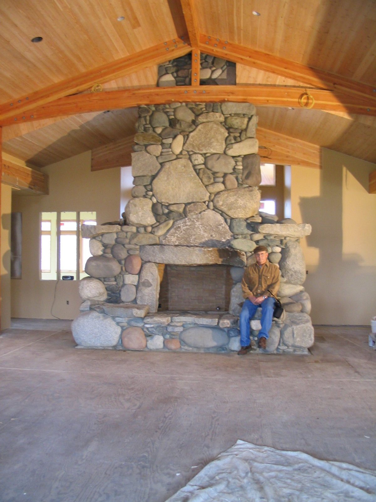 Одноэтажный дом из природного камня