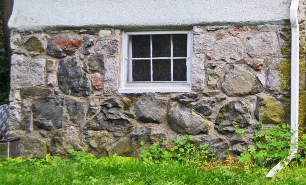 Дом из камня в горах