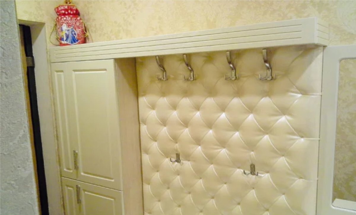 Вешалка в прихожую с каретной стяжкой и обувницей и шкафо