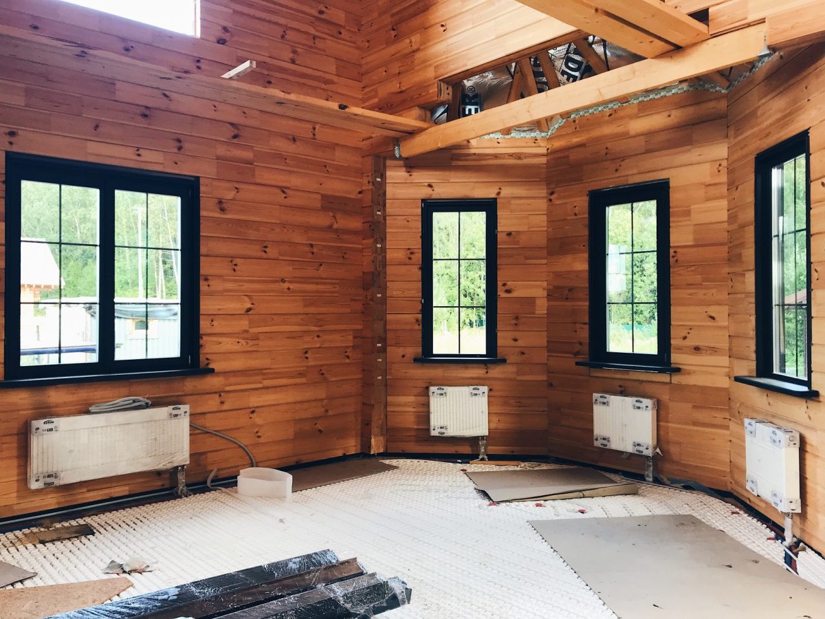 Гостиная Прованс Кантри в бревенчатом доме