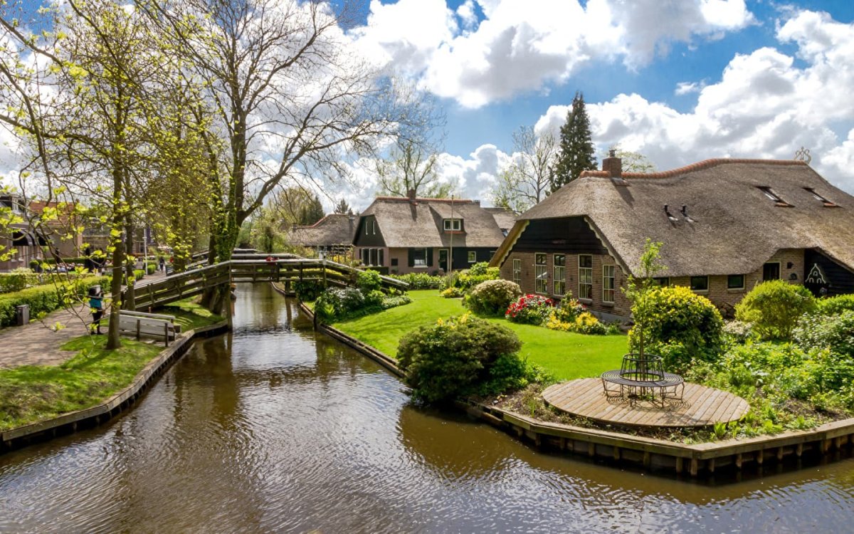 Деревня Гитхорн в Голландии домики
