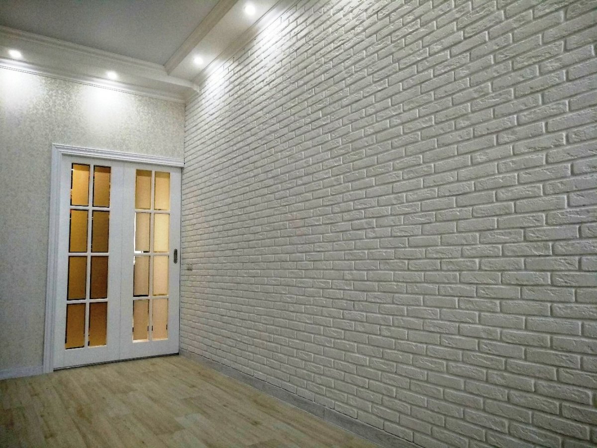 Стена с имитацией кирпичной кладки