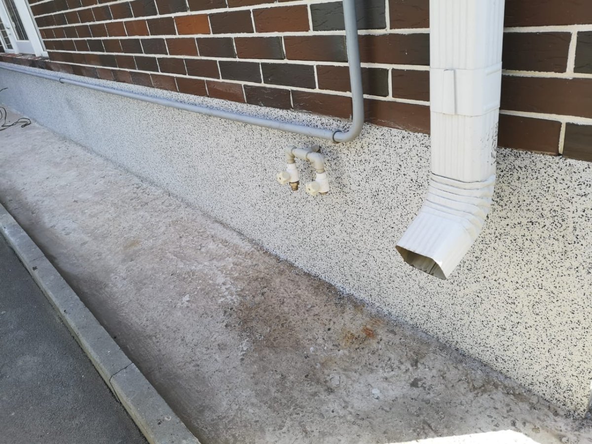 Отделка цоколя гранитной крошкой