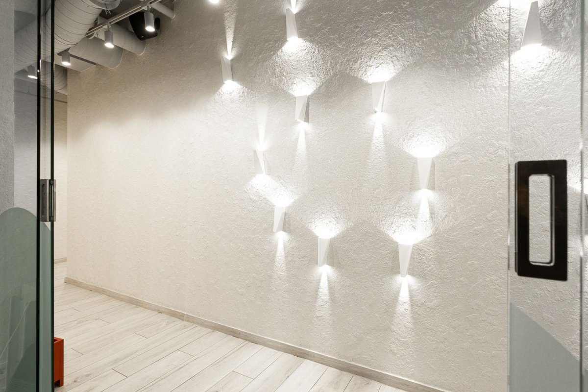 Скульптурная живопись декоративной штукатуркой