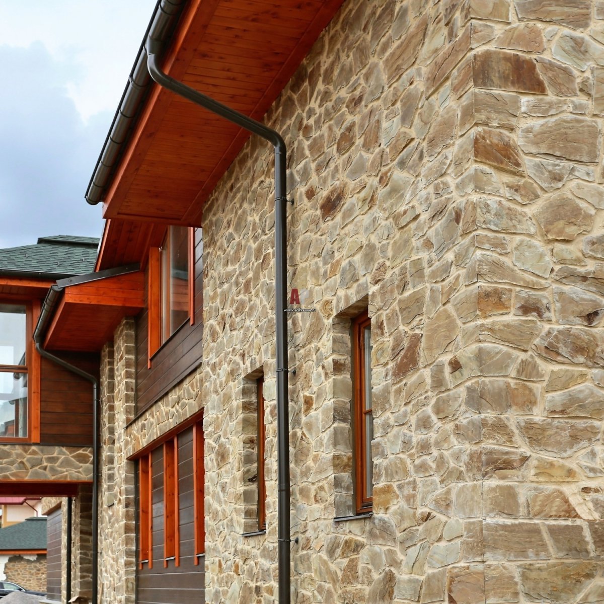 Комбинированный фасад