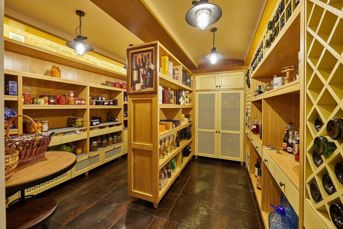 Кладовая в коттедже