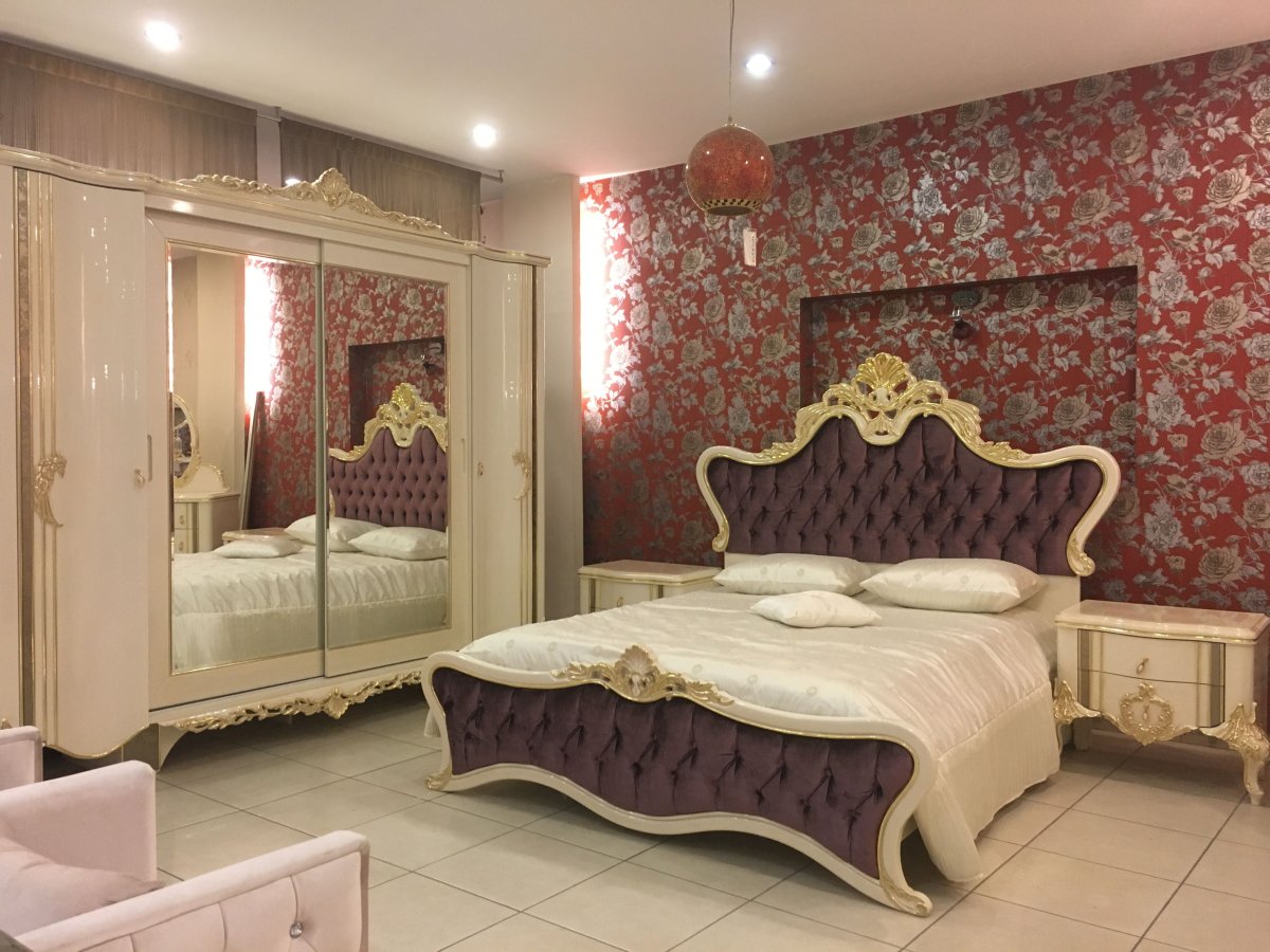 Шикарный спальный гарнитур