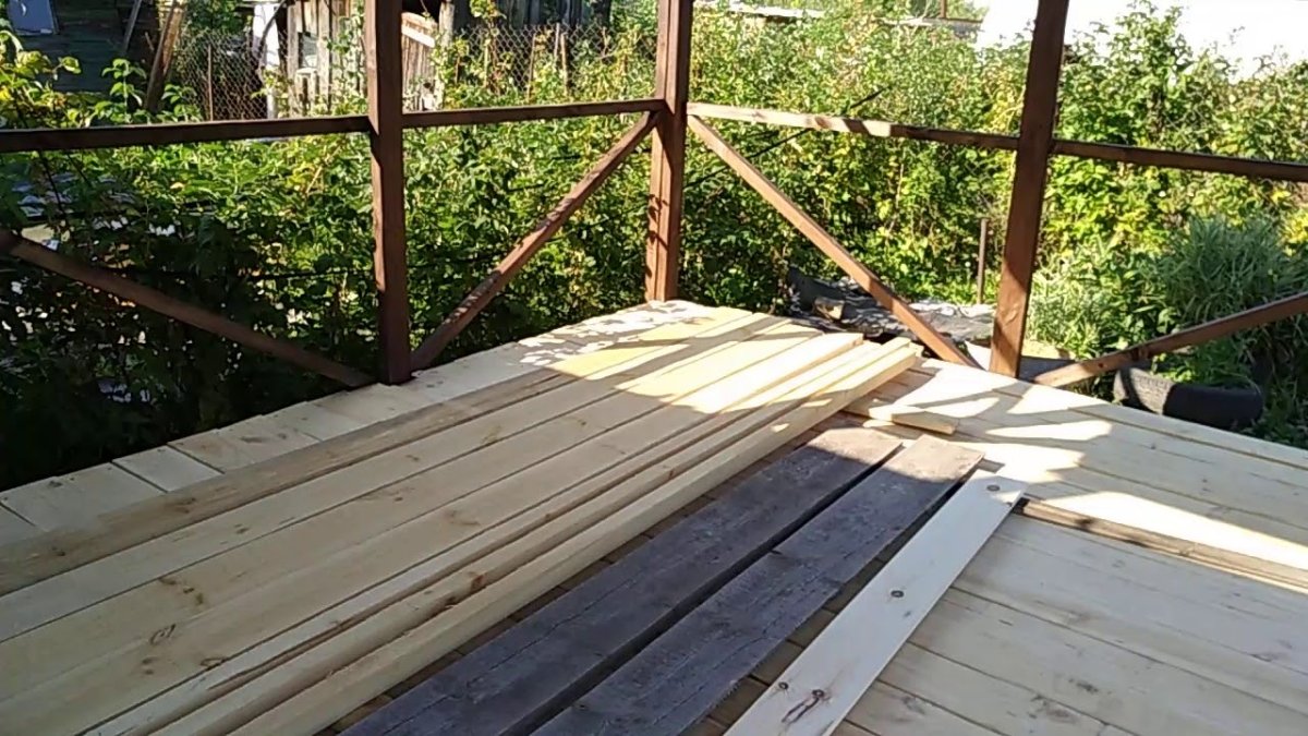 Полы в беседке варианты бюджетные