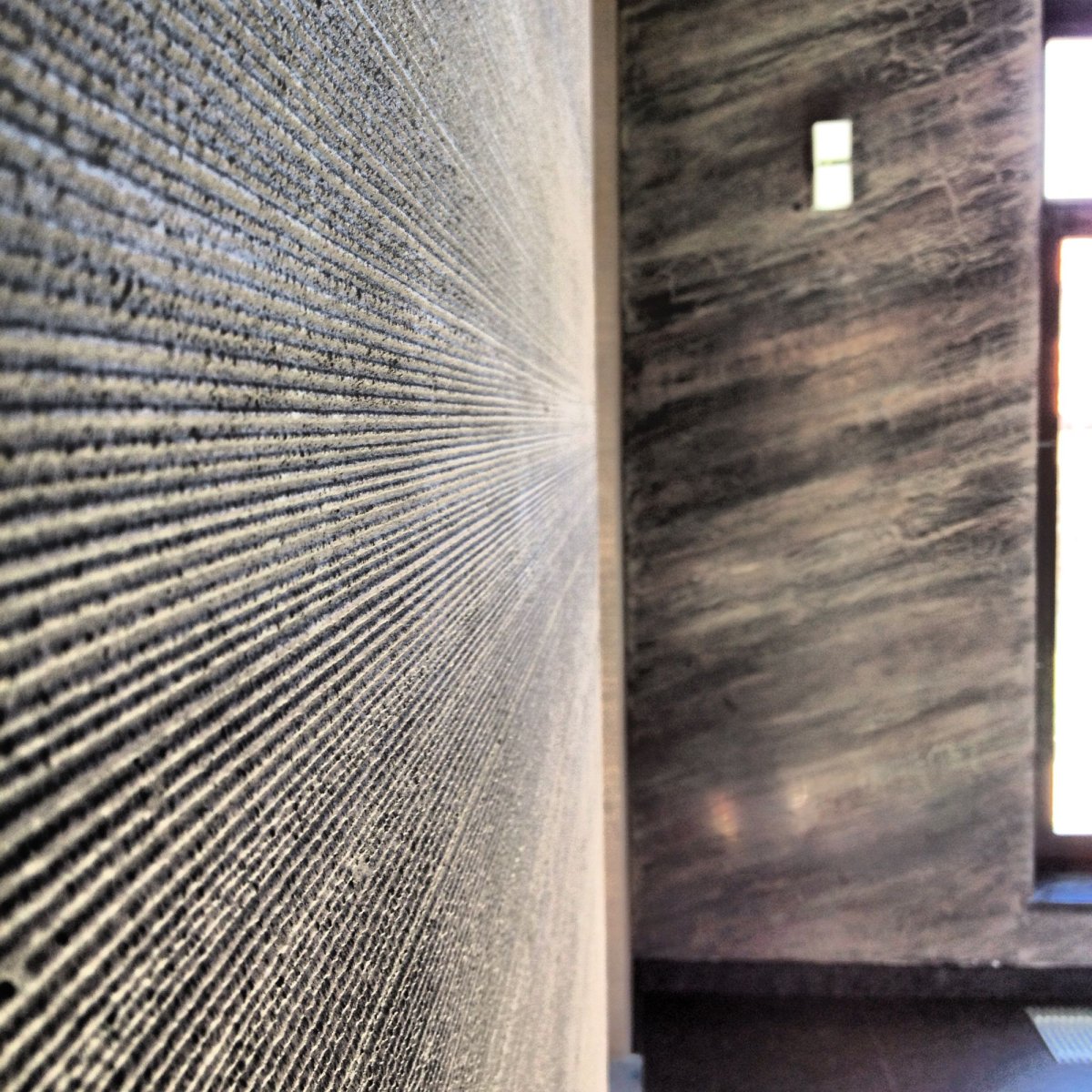 Декоративная штукатурка полосками