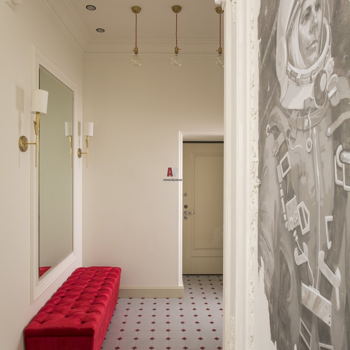 Керамогранит на стене в прихожей