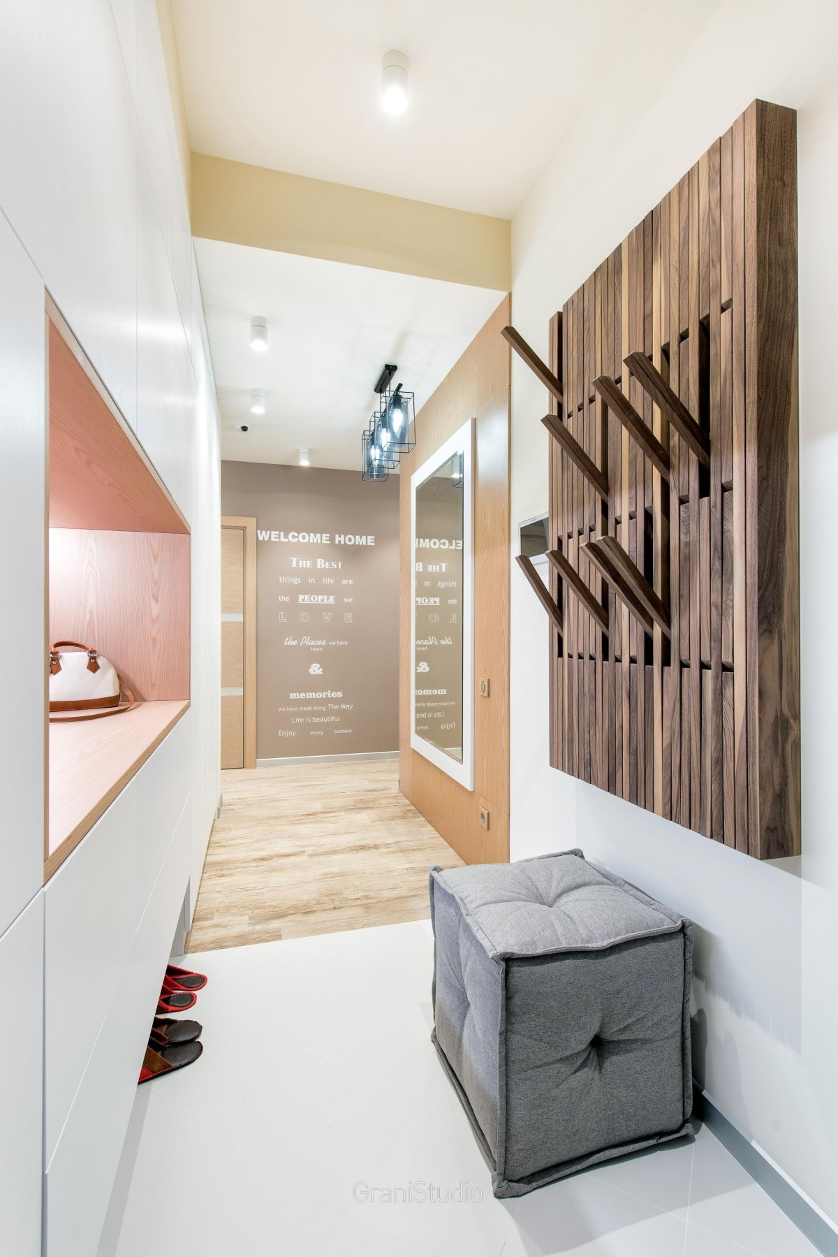 Интерьер прихожей тамбура