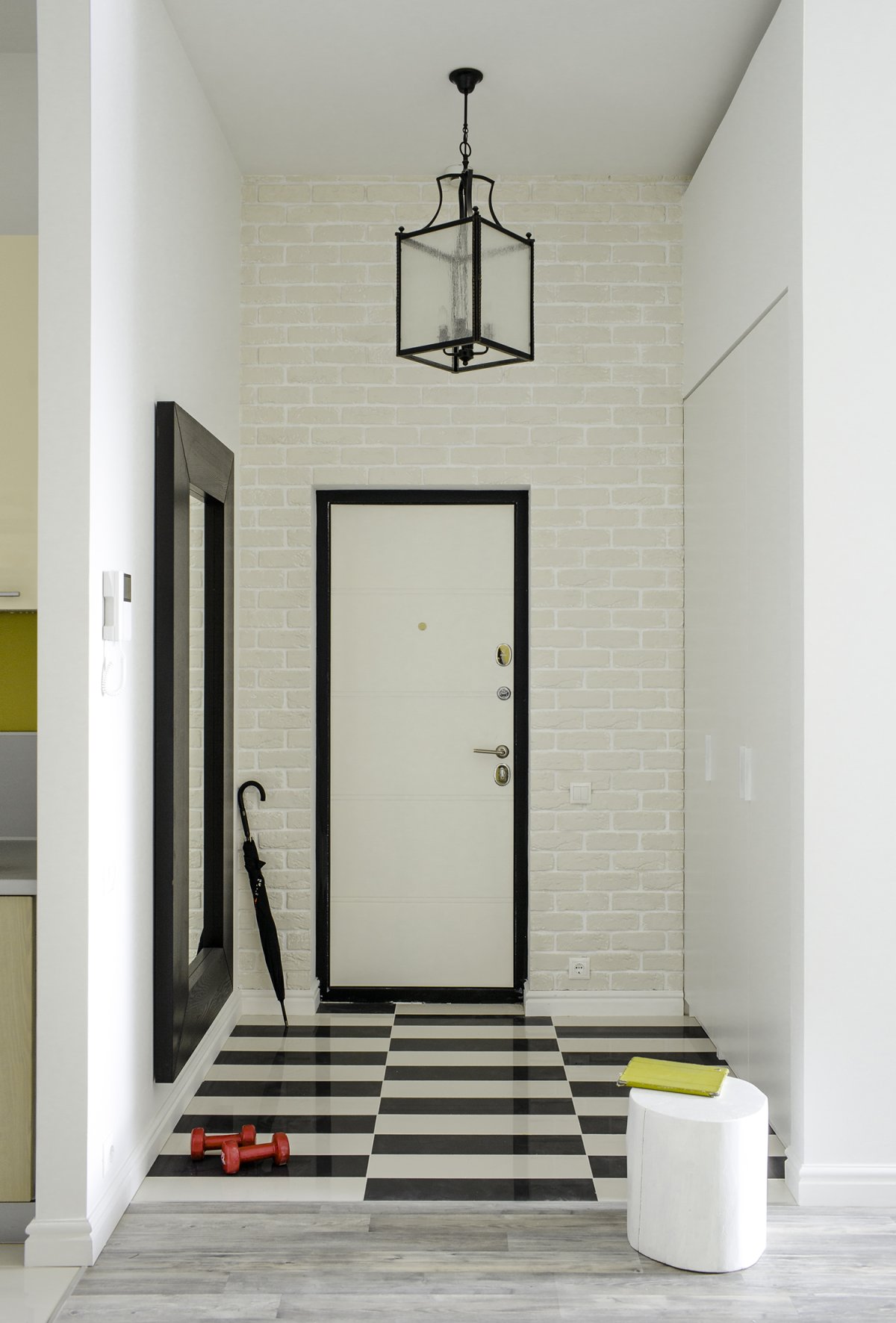 Входная зона прихожей