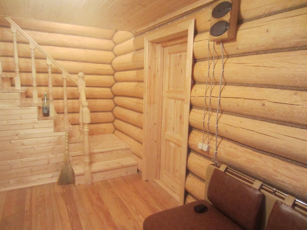 Баня дом оцилиндрованного бревна отделка