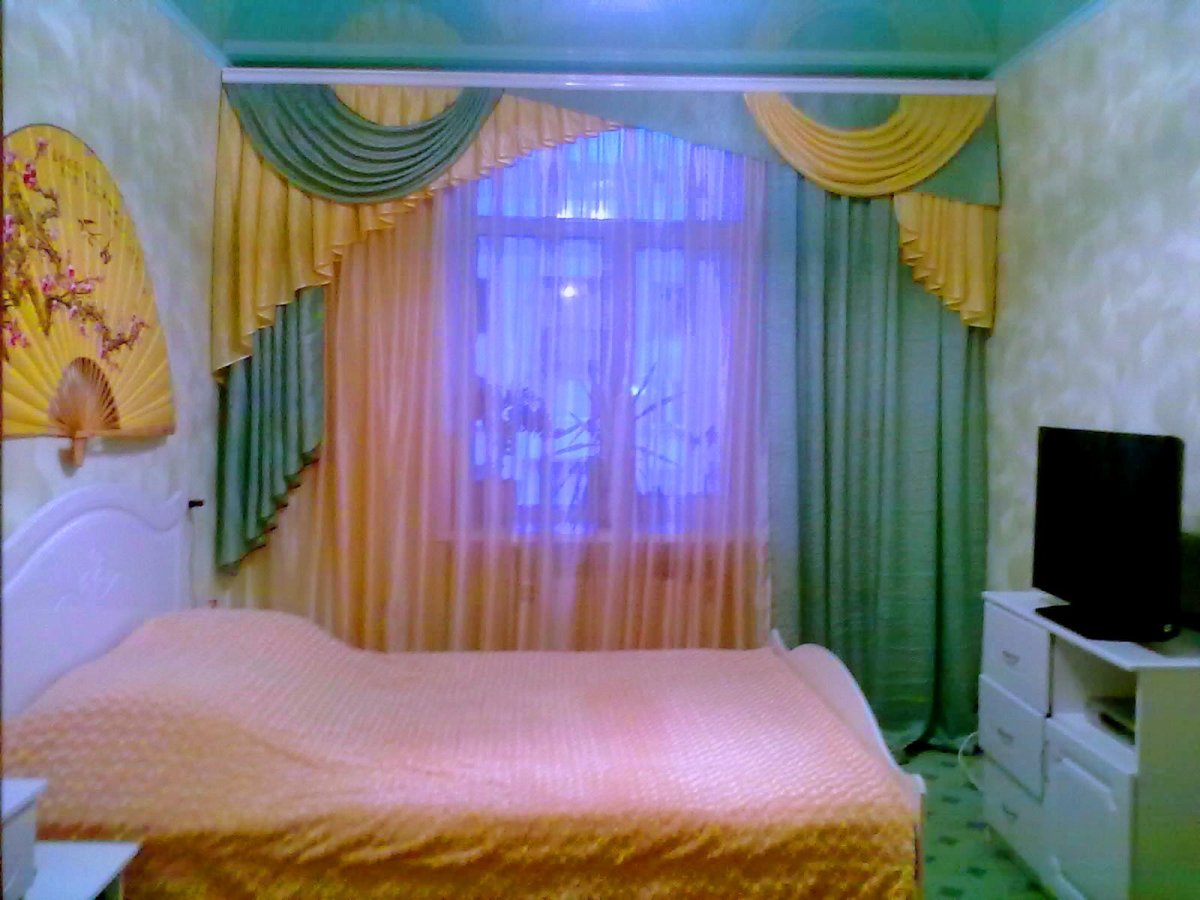 Сиреневые шторы с ламбрекеном