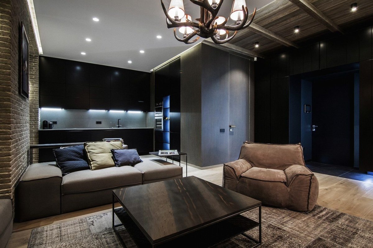 Маленькая квартира в темных тонах