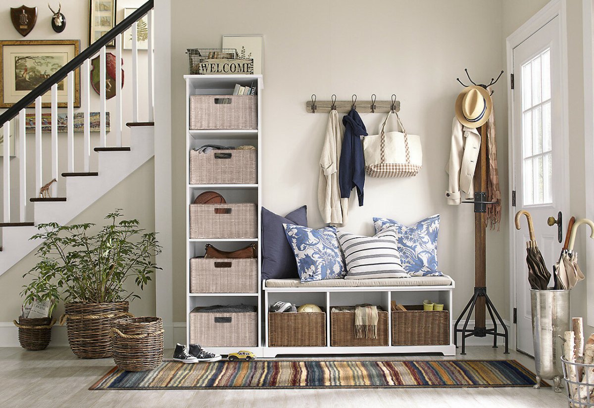 Лавка в прихожей в скандинавском стиле