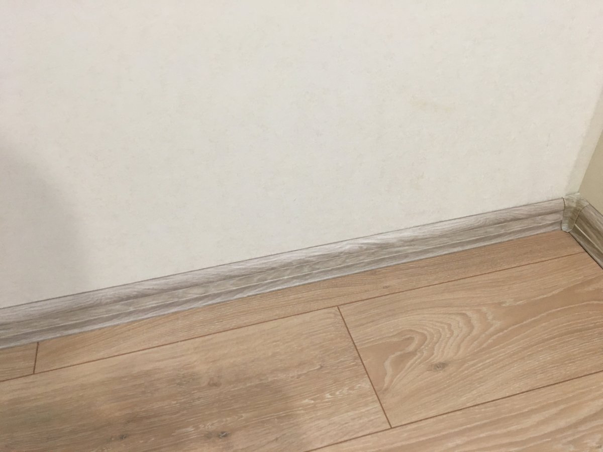 Плинтус алюминиевый графит