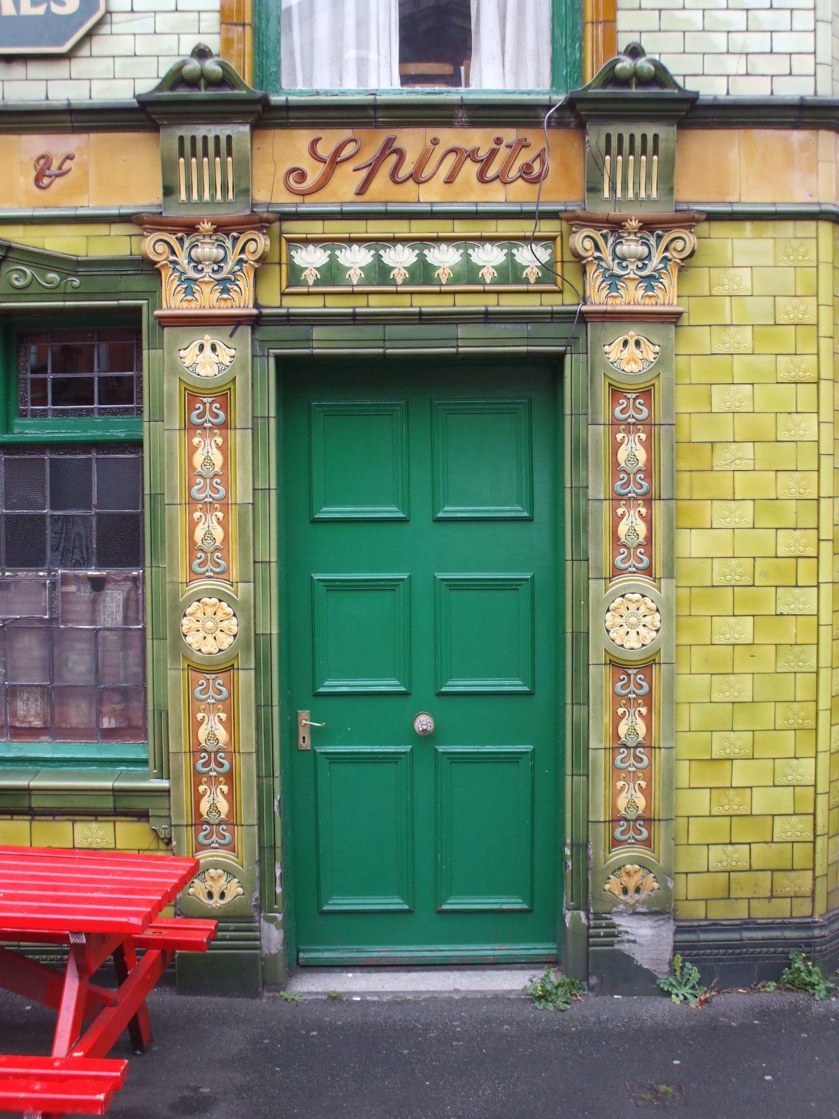 Входная дверь в американском стиле