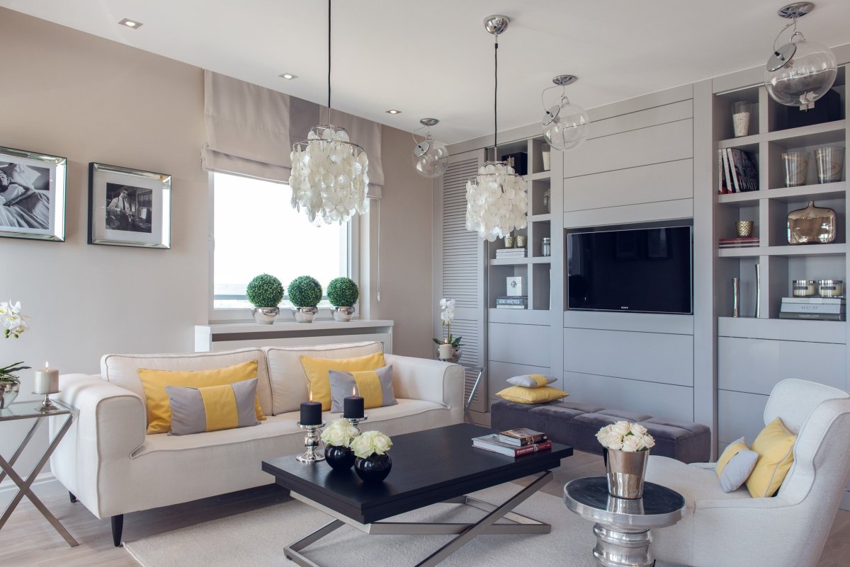 Люстра над столом в гостиной