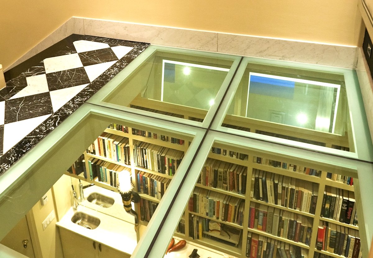 Стеклянный прозрачный пол