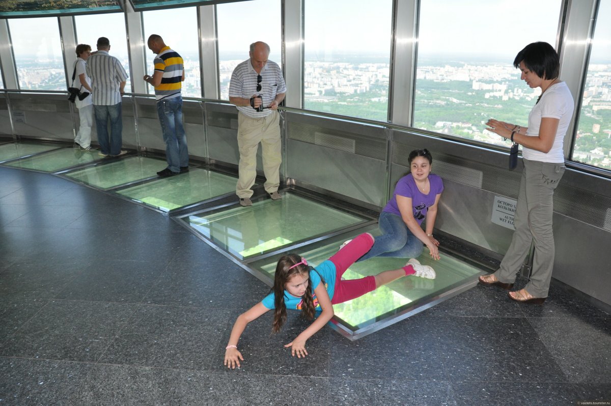 Стеклянный прозрачный пол