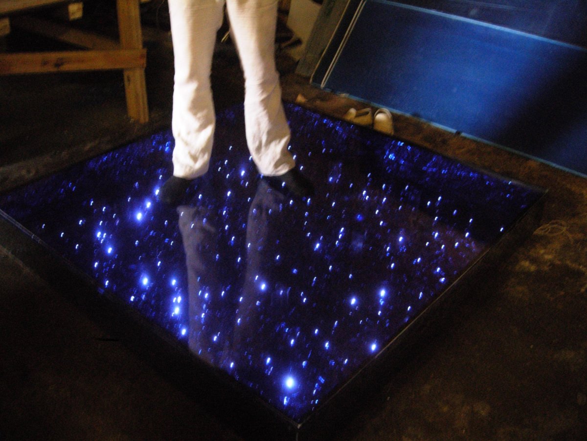 Стеклянный пол на металлокаркасе