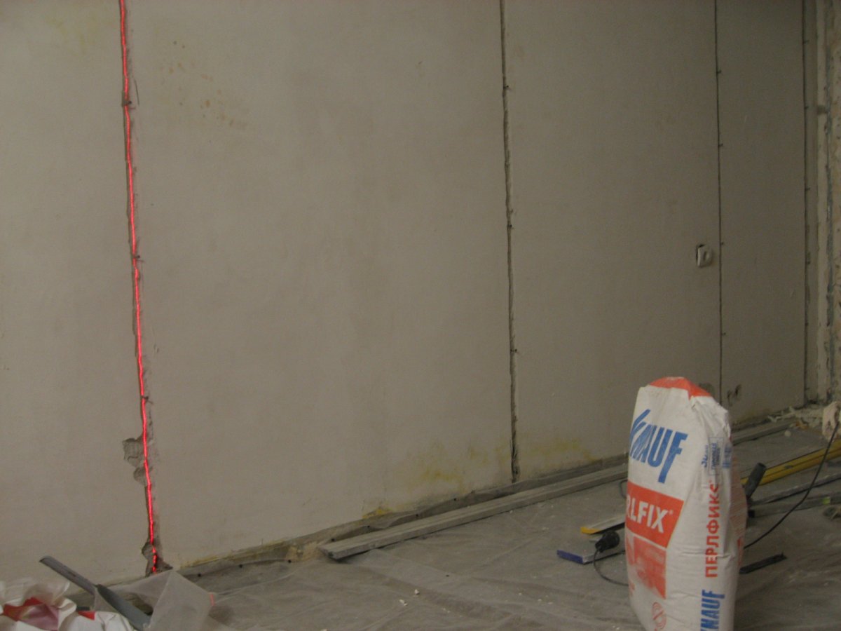 Штукатурка стен по маякам
