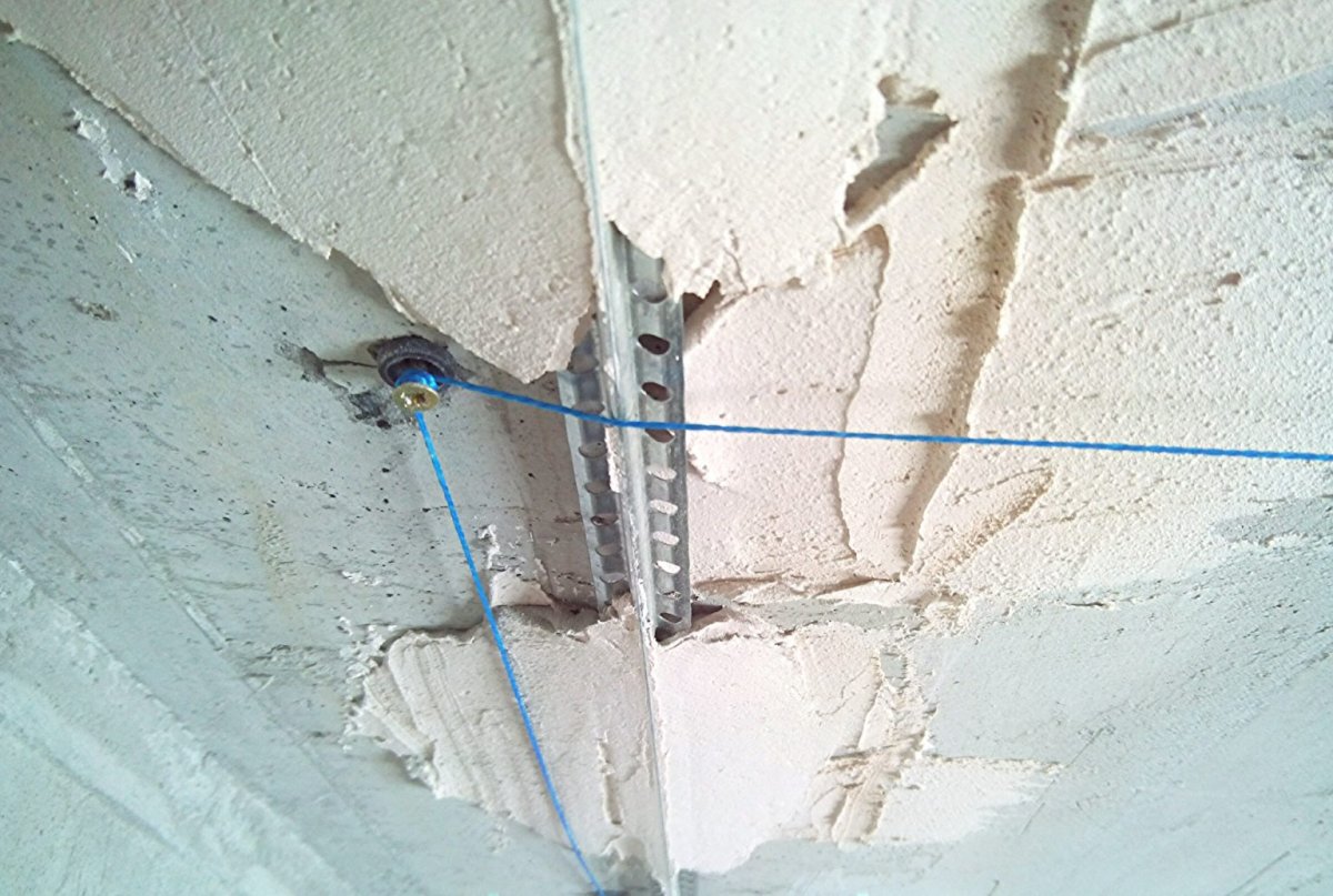 Оштукатуривание стен по маякам