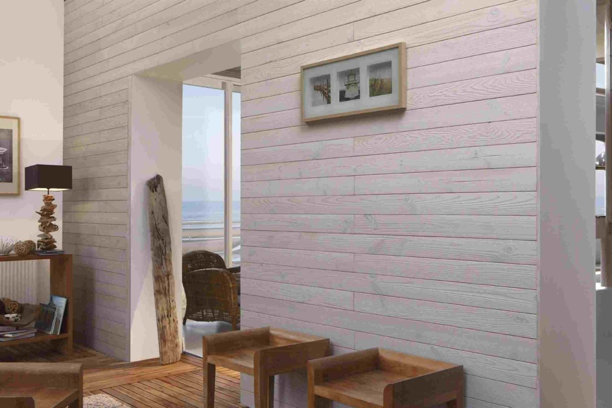 Белый ламинат на стене