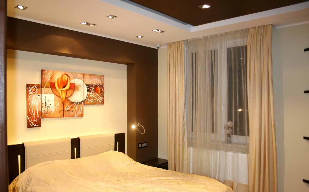 Спальная комната в современном стиле с подсветкой